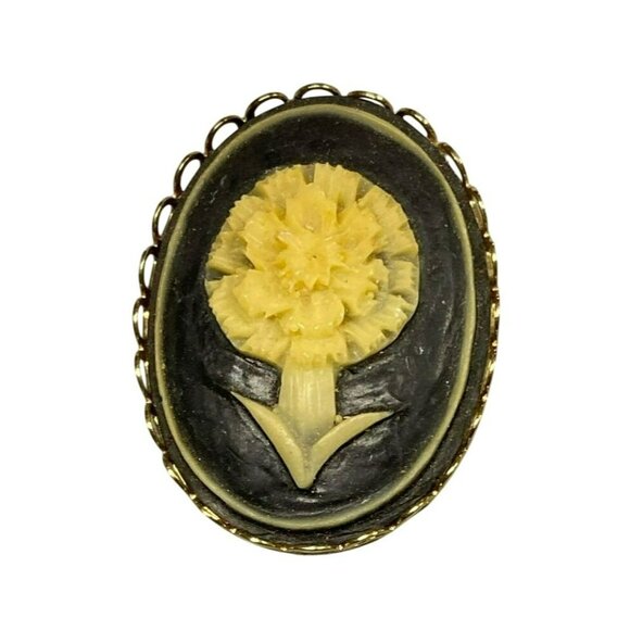 Vintage Floral Black and White Cameo Brooch Pin Gold-Tone Scalloped Oval Frame - Picture 2 of 5